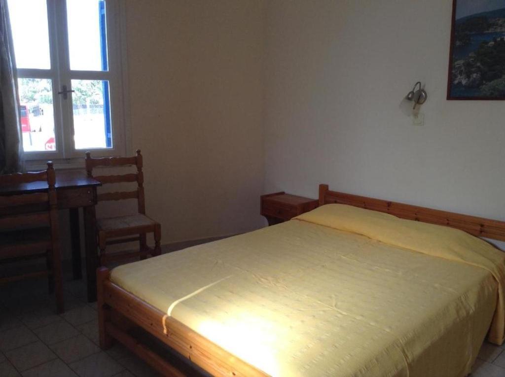 Rooms To Let Katerina & John'S Períssa Extérieur photo